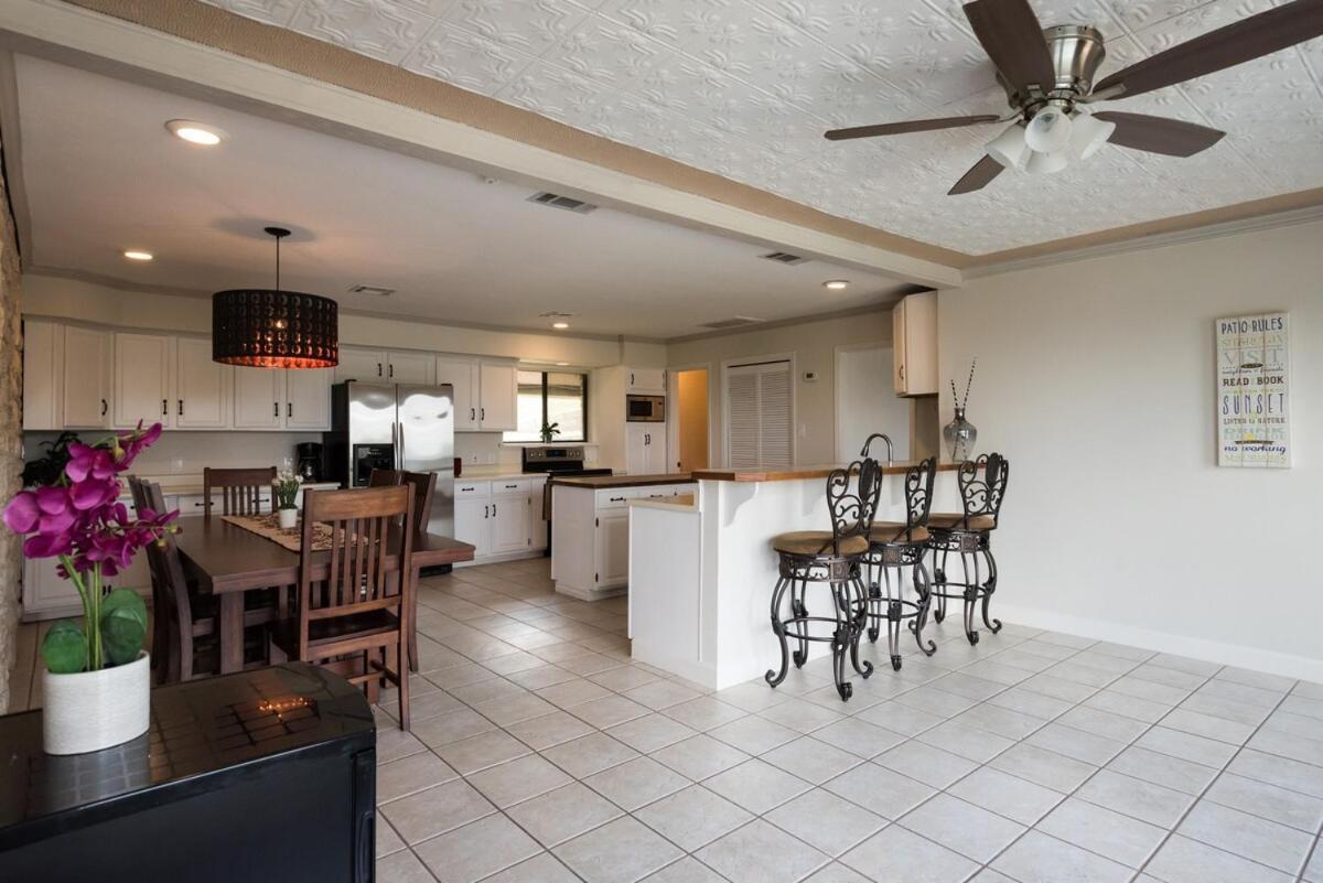 Panoramic Views, Pool, Nature, Fun! Holiday home