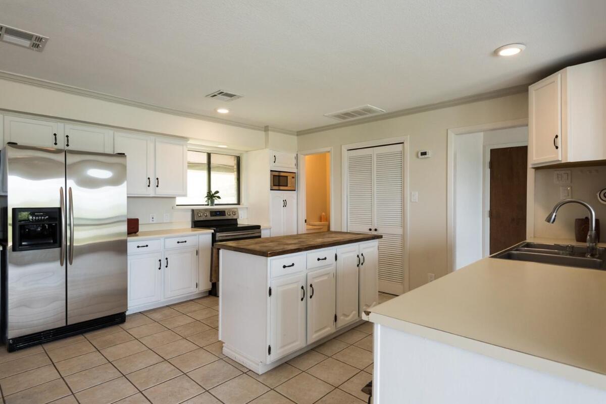 Panoramic Views, Pool, Nature, Fun! Holiday home Austin