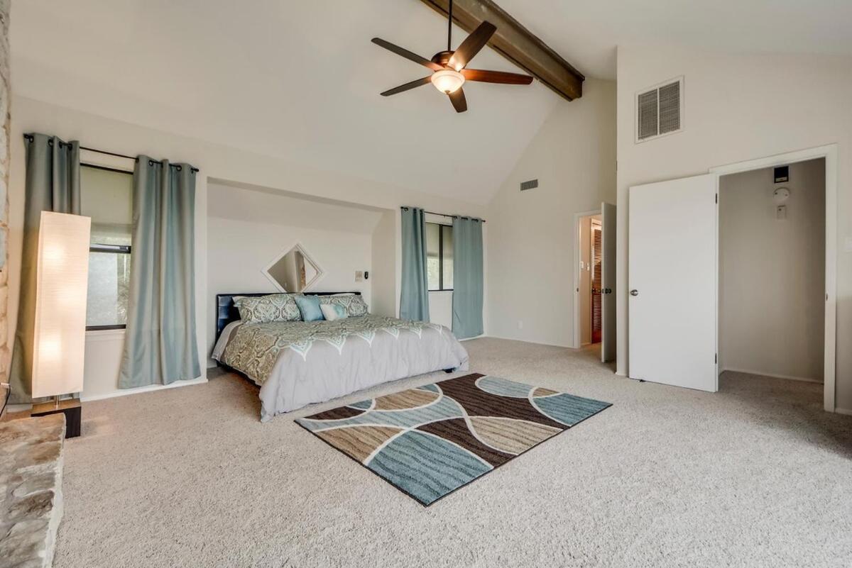Panoramic Views, Pool, Nature, Fun! Holiday home Austin