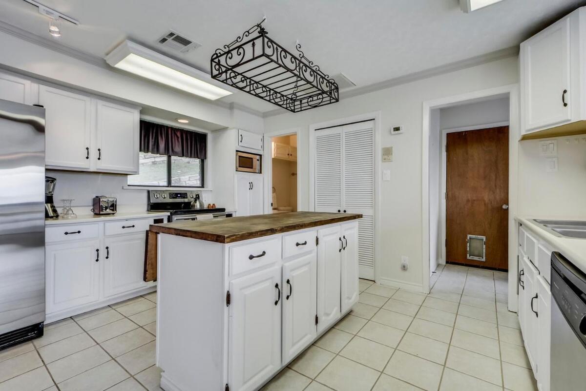 Panoramic Views, Pool, Nature, Fun! Austin